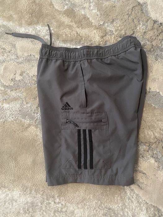 Продам мужские  шорты-карго от бренда Adidas ( оригинал р. S/M .