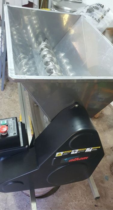 Esmagador Desengaçador uvas para vinho com motor