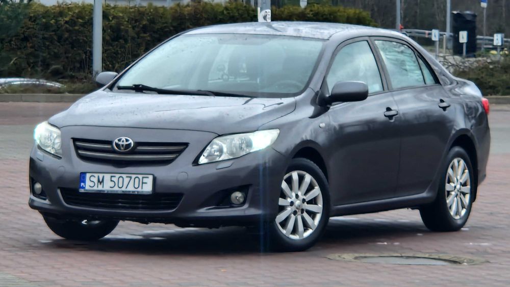 Toyota corolla salon polska