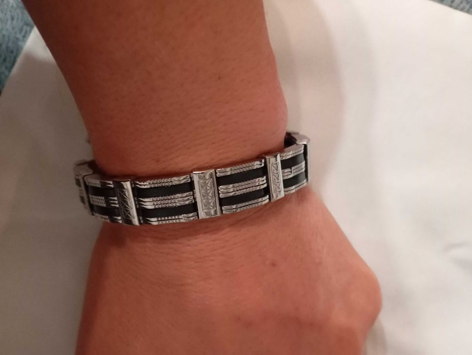 Colares e brincos em inox