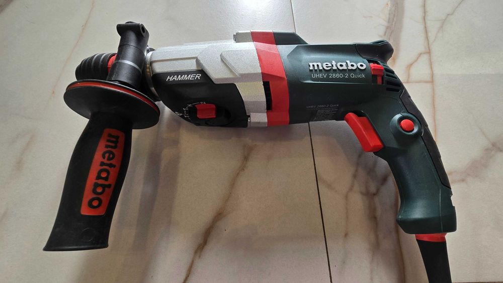 Новая. Торцовочная пила METABO KGS 254 M Метабо. Новая. Включали 1 раз