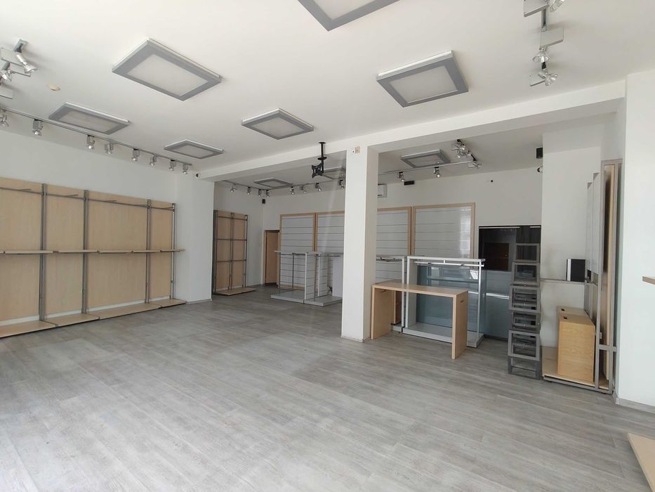 Wyposażenie sklepu odzieżowego / sportowego