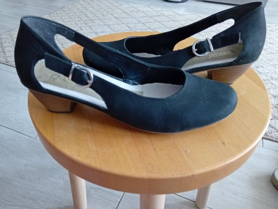 Skórzane buty rozmiar 39  firmy Rieker, zgrabne,lekkie, z miękkiej skóry zamszowej,używane jeden raz, jak nowe.