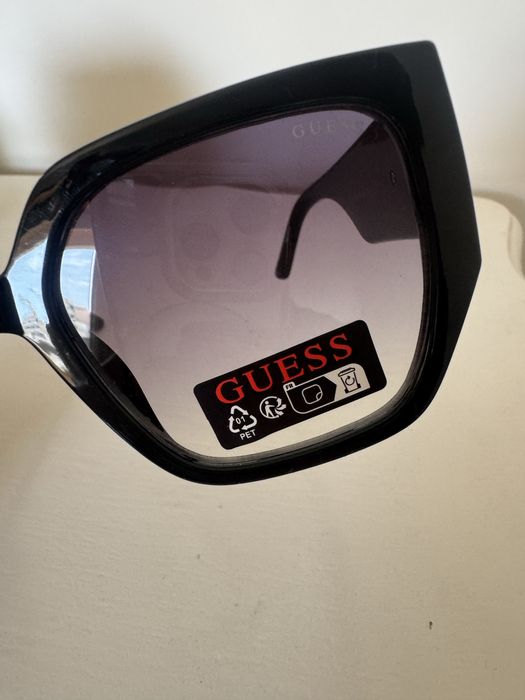Óculos de sol novos Guess