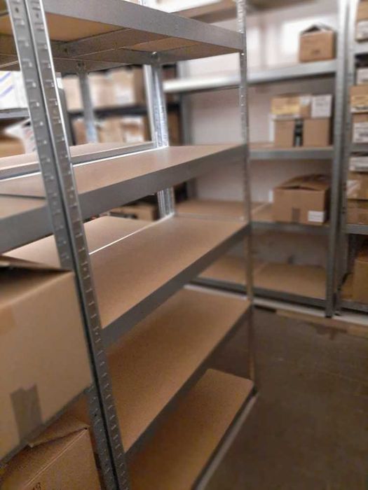 Regał metalowy srebrny wysokość 180cm.