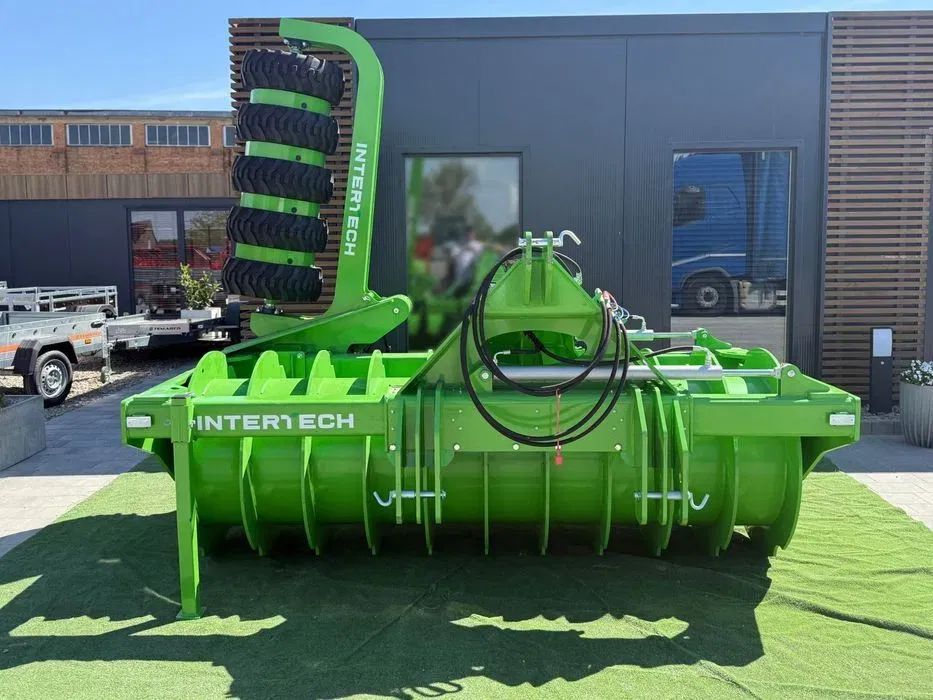 Wał pryzmowy do kiszonki z bocznym wałem dociskowym Inter-Tech 3,0m 300cm