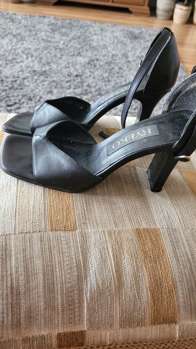 Sandały czarne skórzane