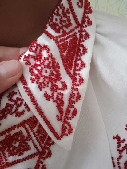 Вишиванка вишита бісером.