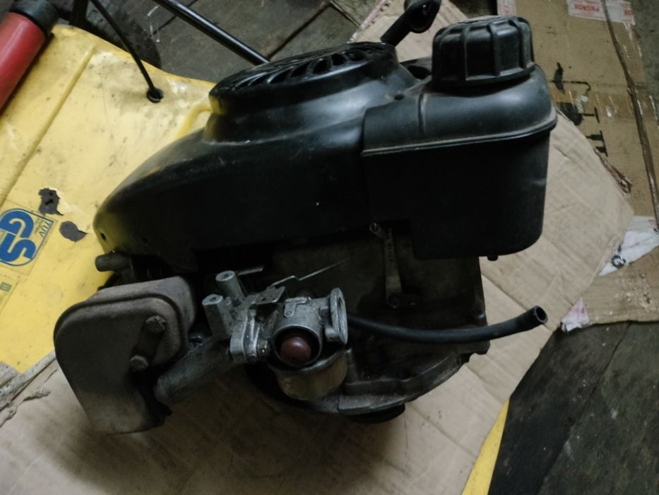 Silnik do kosiarki spalinowej na części