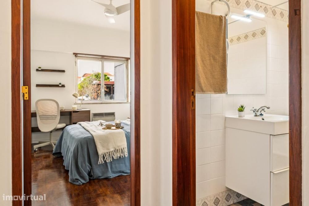 Quarto - localizado em Campolide Lisbon