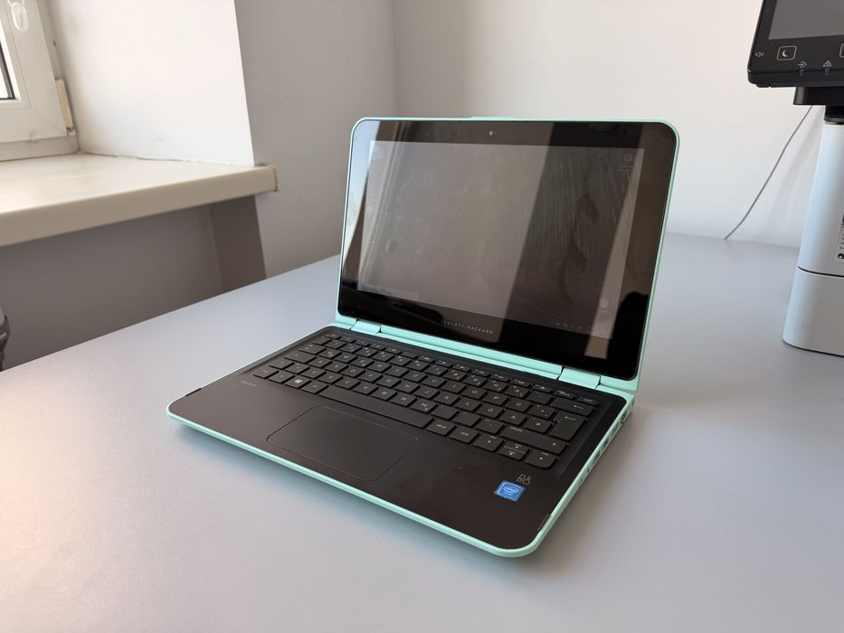 Ноутбук НР повністю робочий +зарядний пристрій стан ідеальний