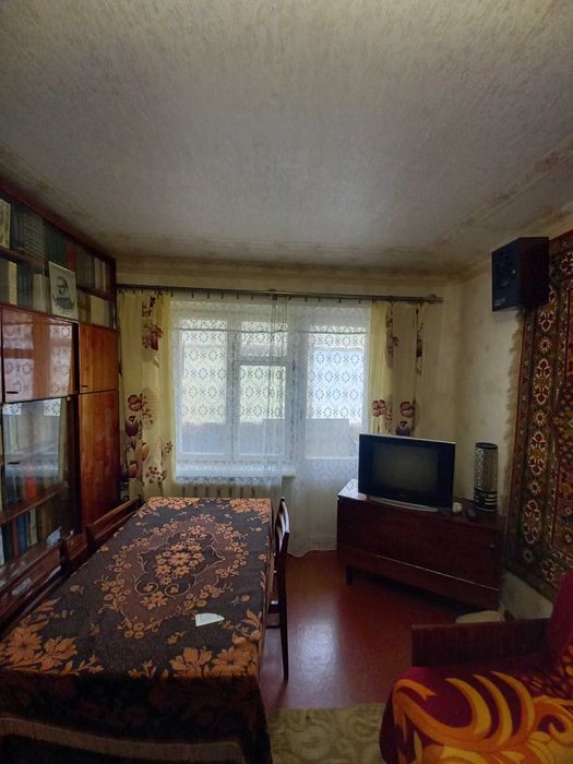 ПРОДАМ 2к кв 43м2  2/5  м ХОЛОДНАЯ Гора 8-км  с ПОДВОРКИ