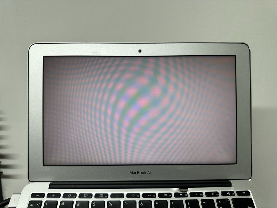 Продам Macbook Air 11” 2012p