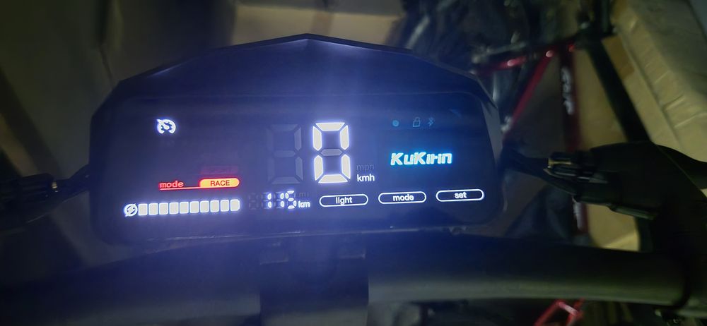 KuKirin G2 800W 48V 15ah 45km/h (55km de autonomia) Travões de disco (dianteiro e traseiros)
