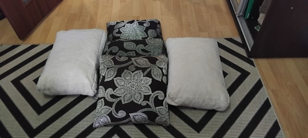 Подушки на диван декоративні