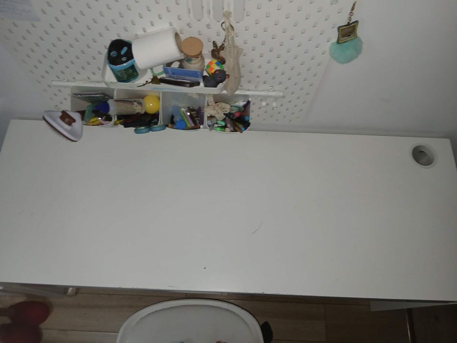 Biurko IKEA MICKE 142x50 cm i tablica