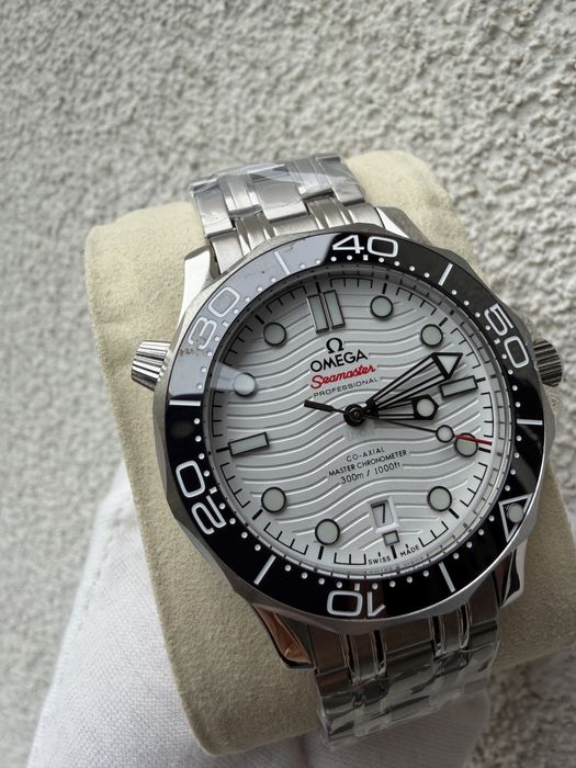 Швейцарський годинник Omega Seamaster White