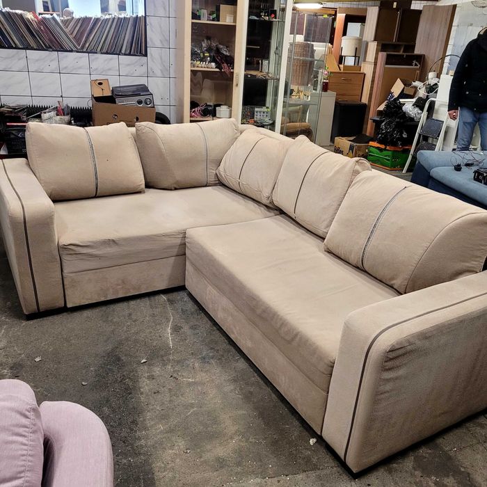 Narożnik jasny z funkcją spania. Możliwy transport