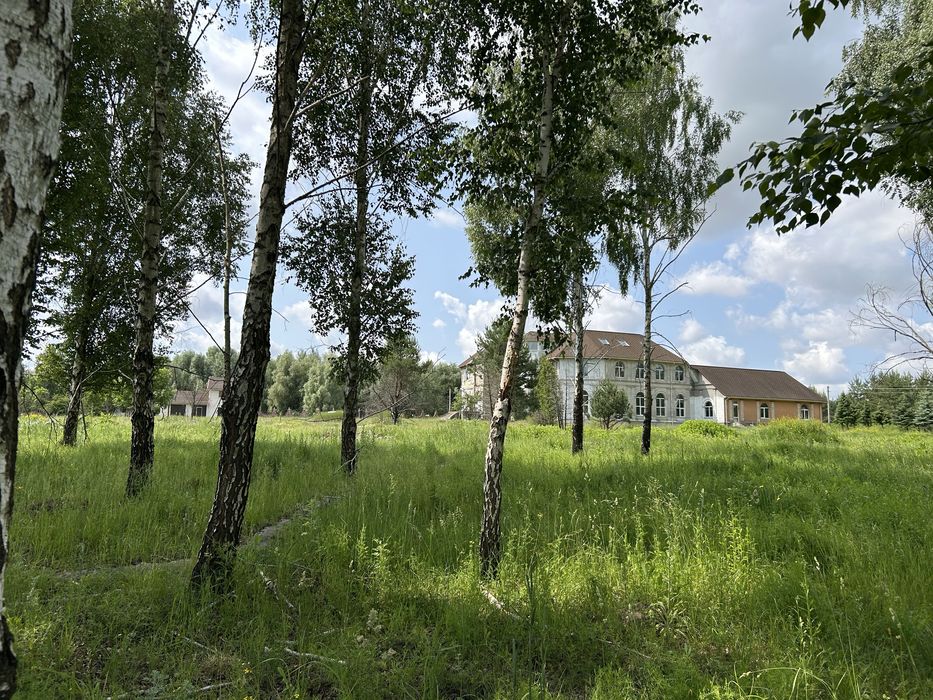 Будинок з озером