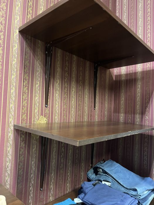 Stojak z metalowych rurek