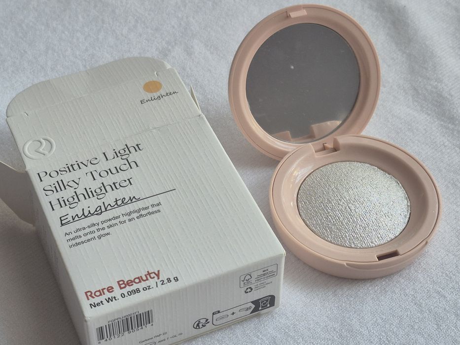 Rare Beauty Rozświetlacz Englighten Highlighter Viral Selena Gomez