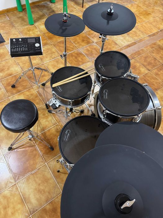 Bateria eletrónica - Millenium MPS1000 + Extras