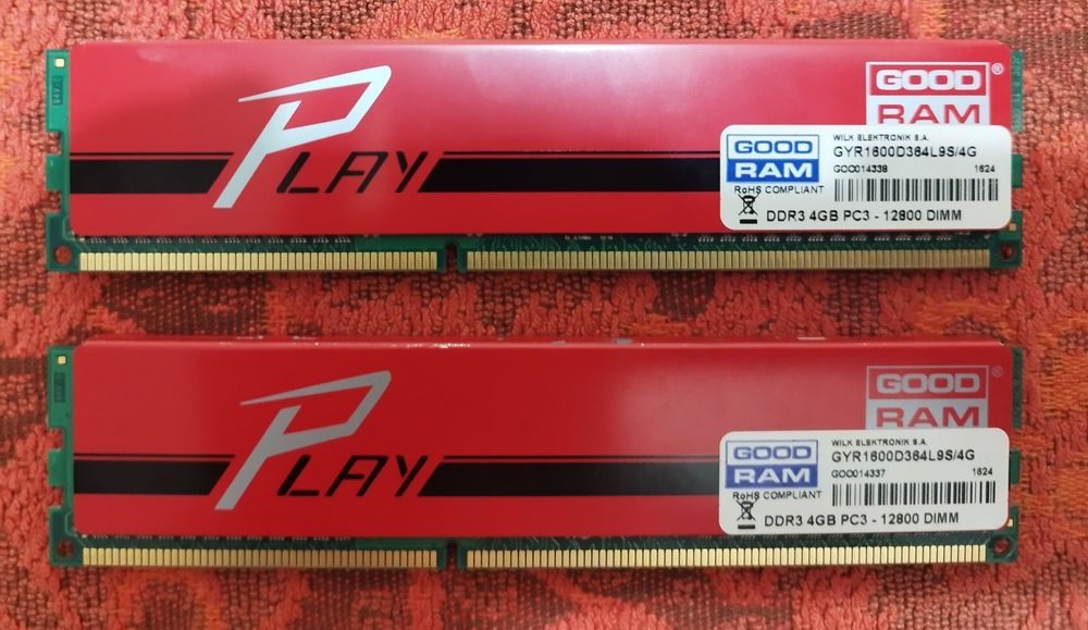 2 Плашки оперативної пам'яті DDR3-1600MHz по 4 ГБ