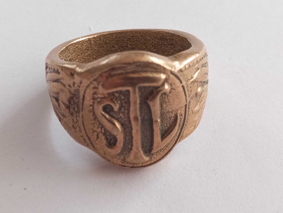 Sygnet TSL. Mosiądz.