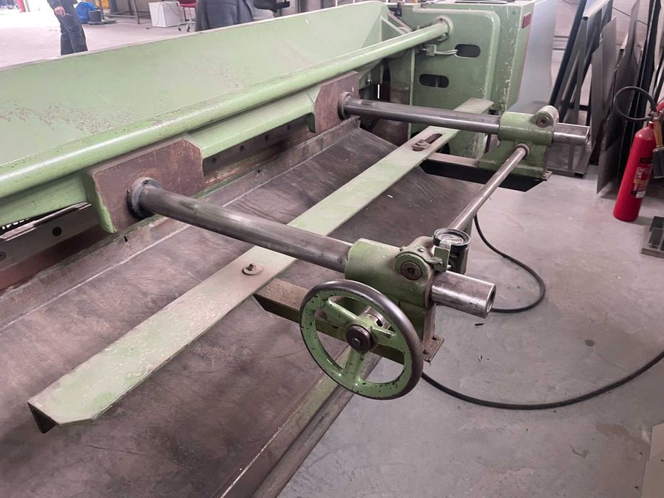 Nożyce gilotynowe gilotyna 2040x3 WENIG BLEMAS mechaniczne