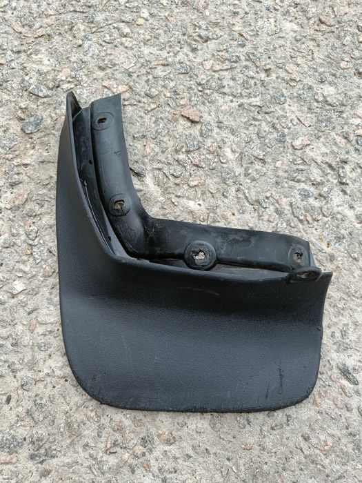 Продам оригинальный левый задний брызговик , Volkswagen jetta .