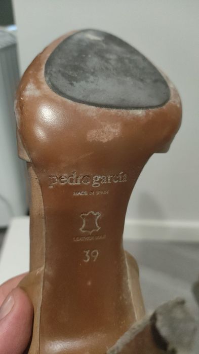 Sapato castanho brilhantes