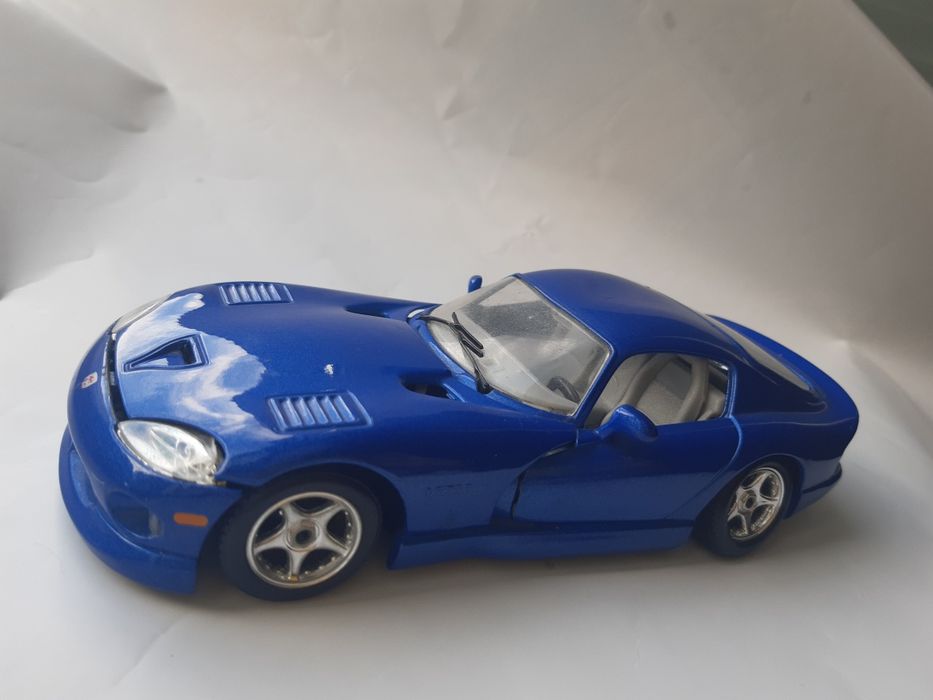 Автомодель Bburago (1:24) Dodge Viper GTS Coupe