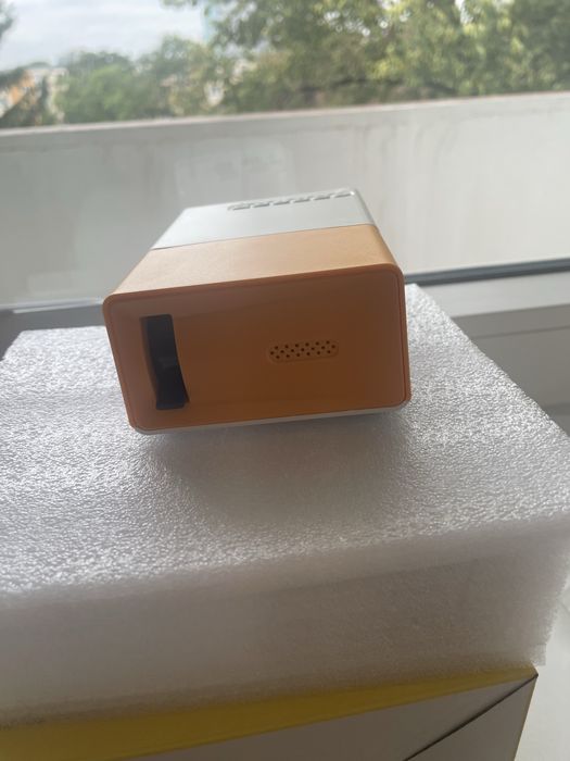 LED Projektor YG-300