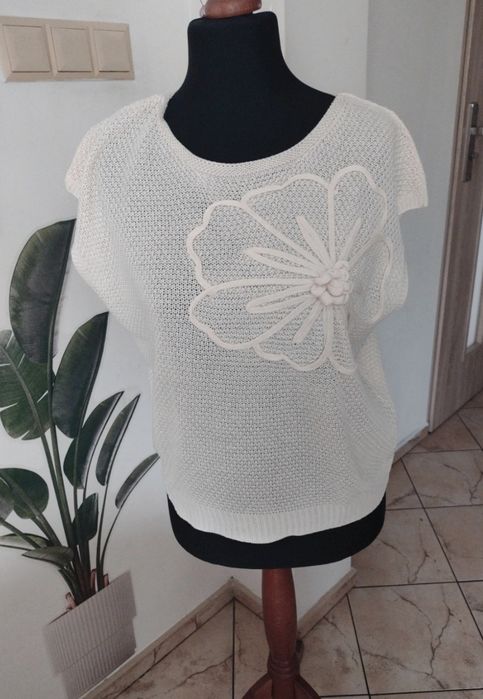 Bluzka sweterek z krótkim rękawem  40 L