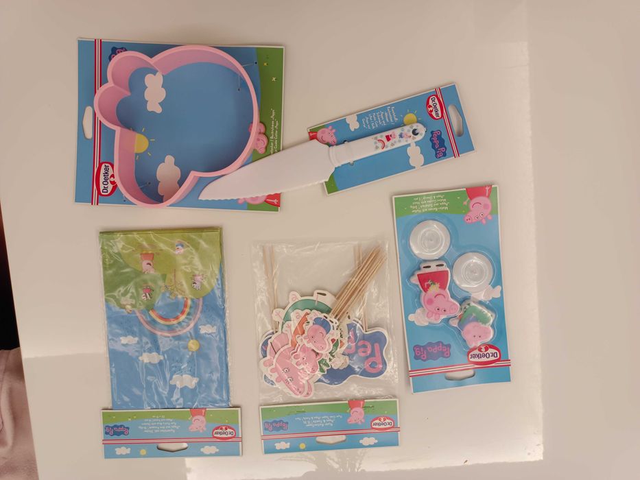 Zestaw urodzinowy Świnka Peppa dekoracje tort foremka, nóż, toppery,