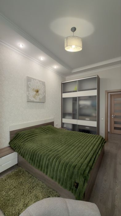 Продам 3к квартирус немонтом  в клубном доме!Центр