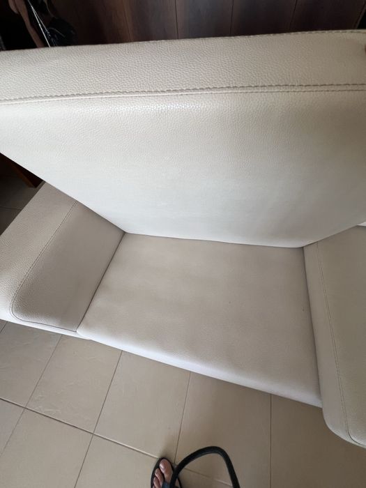 Sofas em pele cor branca