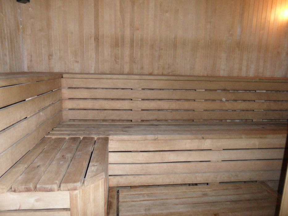 Поблизу м.Сторожинець комплекс відпочинку площею 443 +790 кв.м, річка