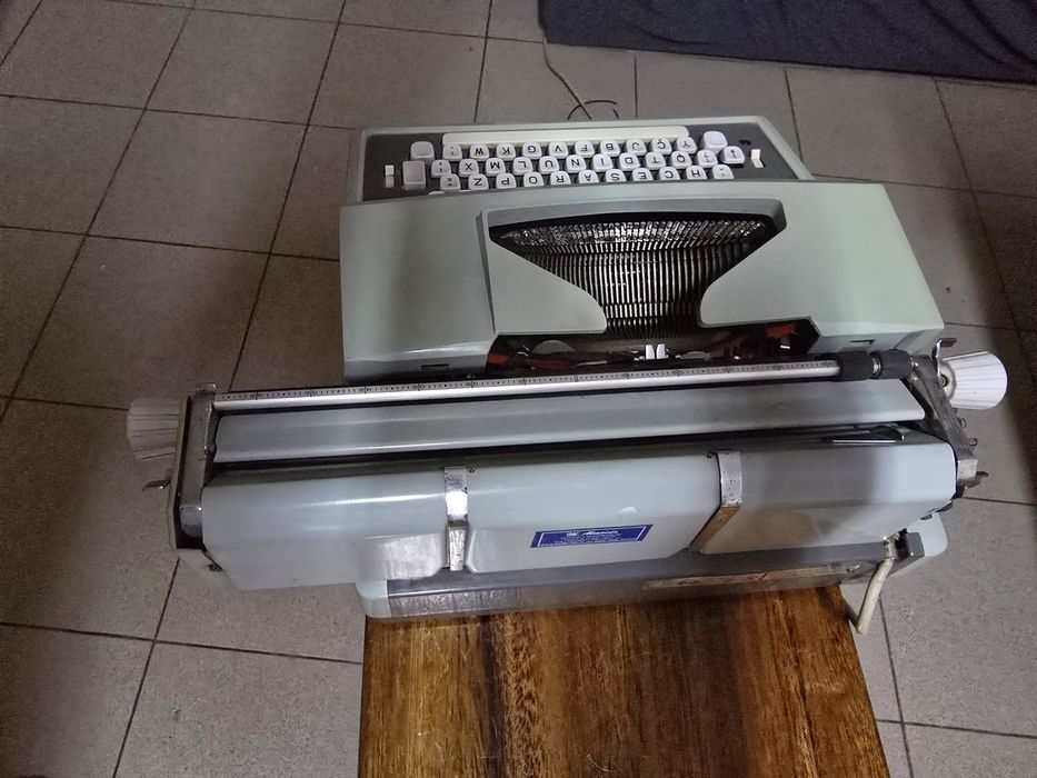 Máquina antiga escrever - HERMES 10