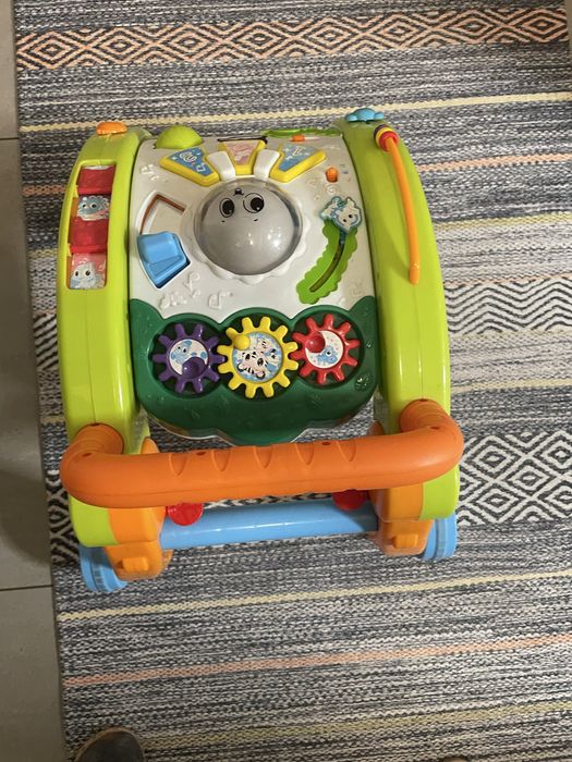 Pchacz/chodzik z interaktywnym panelem Little Tikes