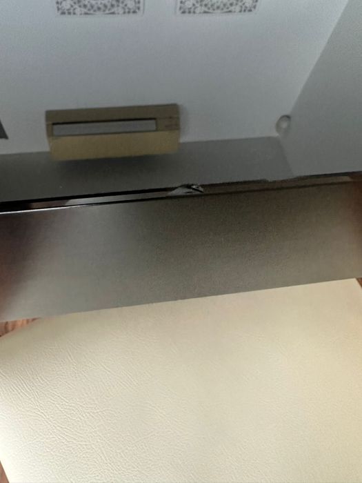 Vendo Mesa Extensivel (Vidro Temperado). cadeiras ilustrativas N.Incl.