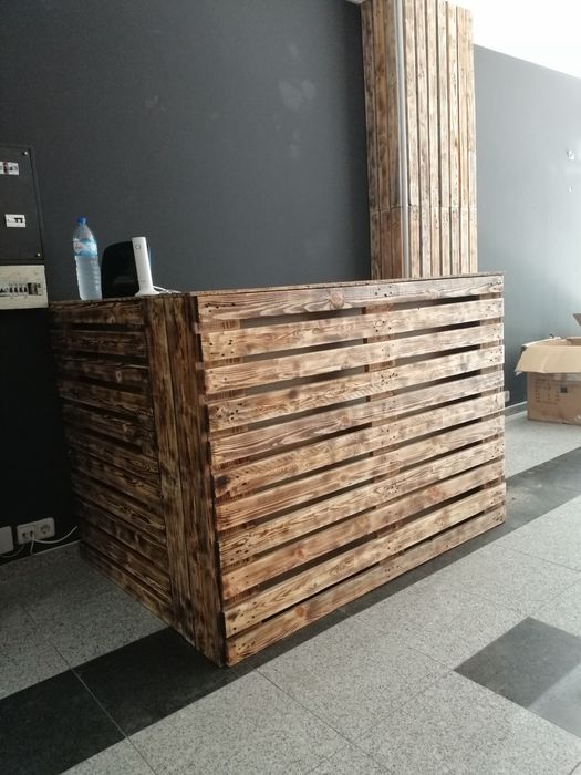 Vende se paletes ou sofas, bancos feitos de paletes