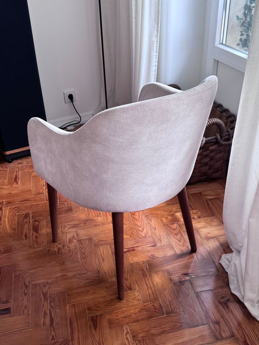 Cadeiras estofadas de elevada qualidade para mesa de sala de jantar