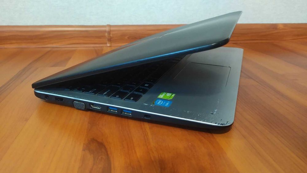 Ноутбук  Asus X555L _i7-5500U/GeForce 920M_Робочий на запчастини!