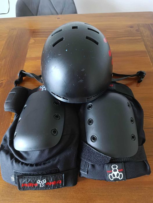 Kask+Ochraniacze Triple Eight