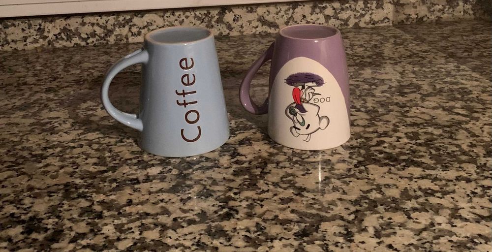 Duas Canecas em Ótimo Estado