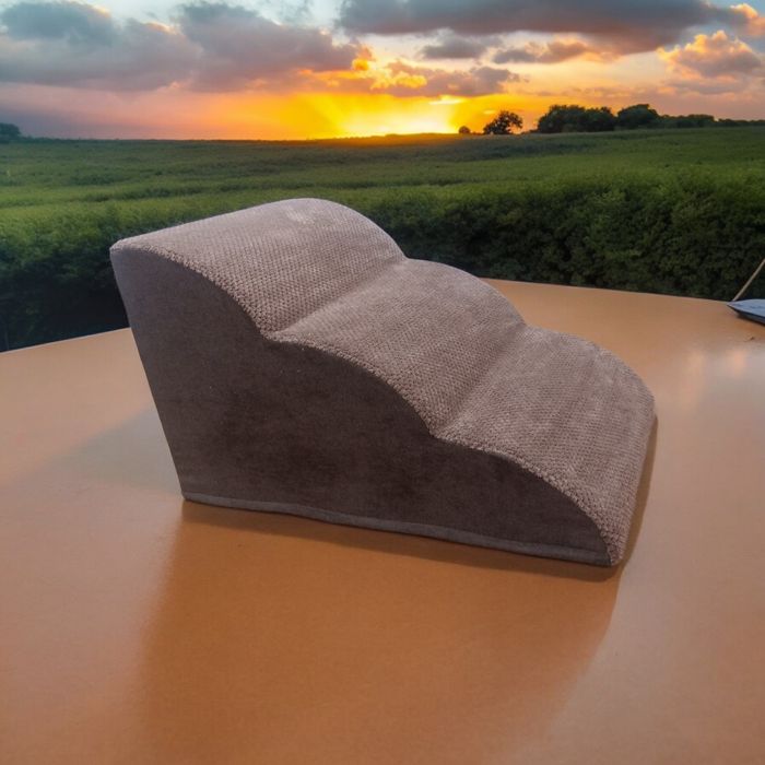 Продам лесенку-пандус для таксы и других маленьких собак