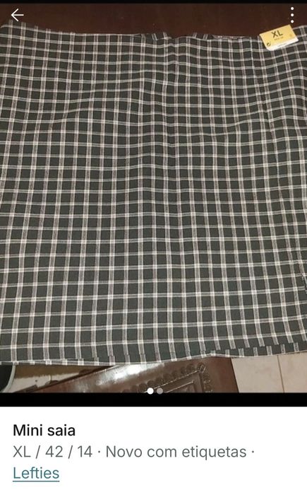 Saias curtas com racha de lado vendo separadas