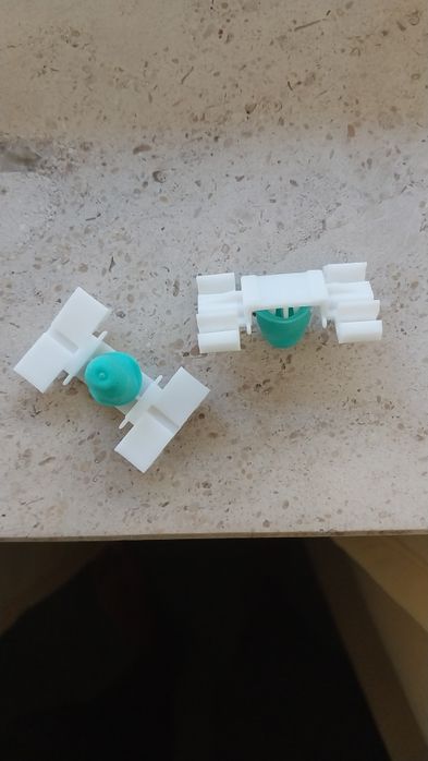 Clip / Plug  para frisos de BMW E30, E36, E46