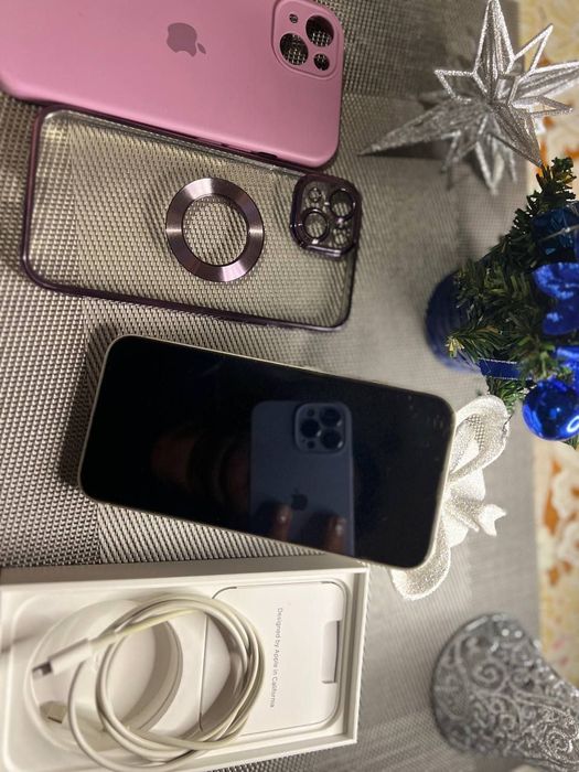 Продам Iphone 13  256gb